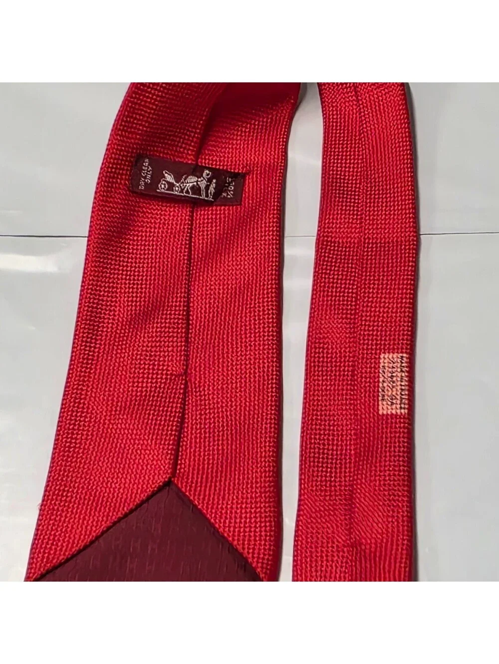 HERMES Paris Red Knit Woven Silk Tie Made in France 62x3.5 Grenadine Flaw see